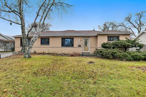 350 Apache Ln, Hoffman Estates, IL 60169