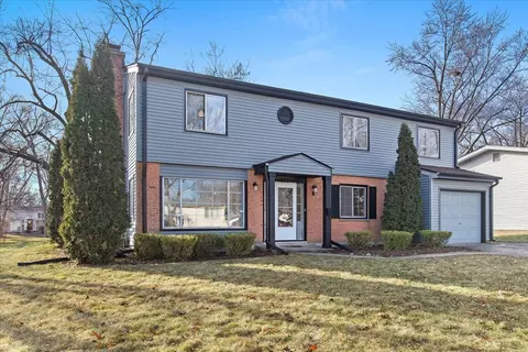 407 Lakeview Dr, Mundelein, IL 60060