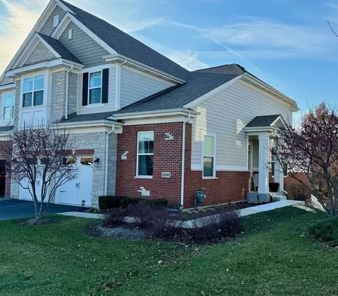 3 S S640 S Breme Dr W, Warrenville, IL 60555