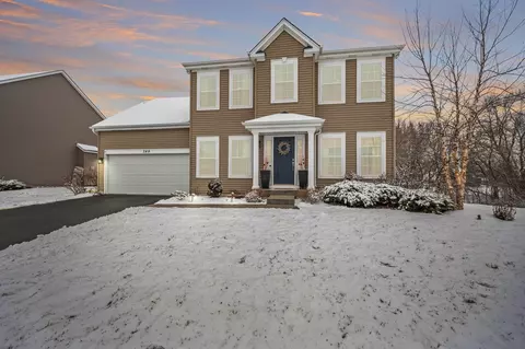 349 E Cloverlane Dr, Sycamore, IL 60178