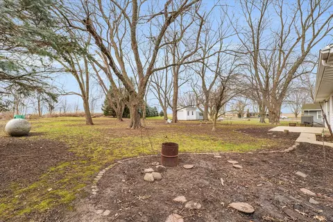 205 W Maple St, Roberts, IL 60962 photo 31