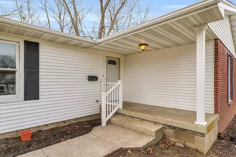205 W Maple St, Roberts, IL 60962 photo 5