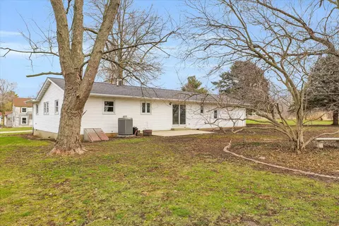 205 W Maple St, Roberts, IL 60962 photo 28