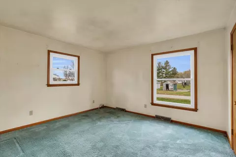 205 W Maple St, Roberts, IL 60962 photo 20