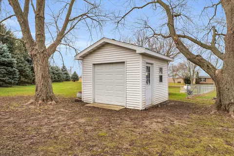 205 W Maple St, Roberts, IL 60962 photo 30