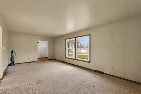 205 W Maple St, Roberts, IL 60962 photo 9
