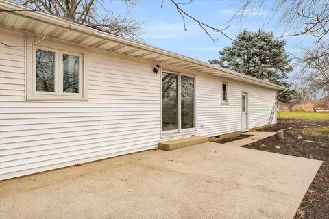 205 W Maple St, Roberts, IL 60962 photo 29
