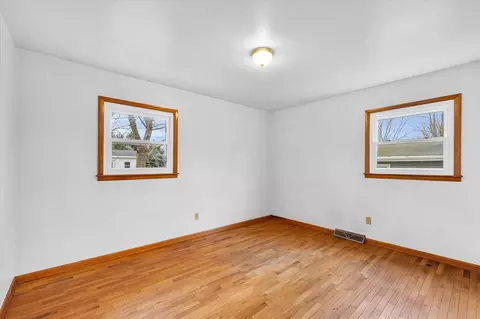 205 W Maple St, Roberts, IL 60962 photo 16