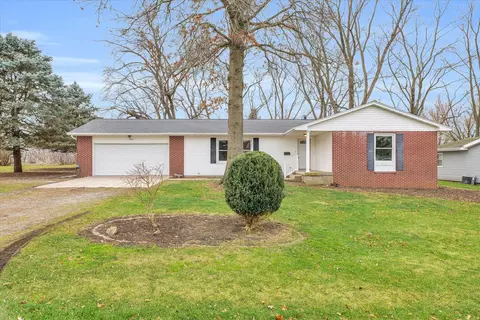 205 W Maple St, Roberts, IL 60962 photo 2