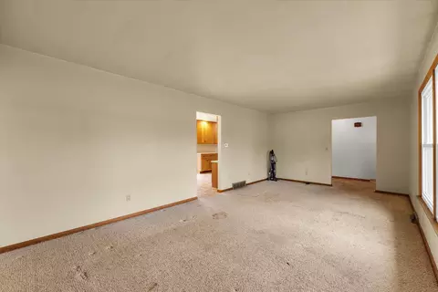 205 W Maple St, Roberts, IL 60962 photo 8