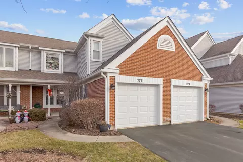 277 University Ln #5, Elk Grove Village, IL 60007