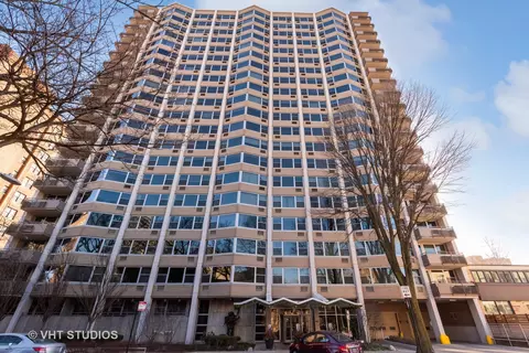 555 W Cornelia Ave #210, Chicago, IL 60657