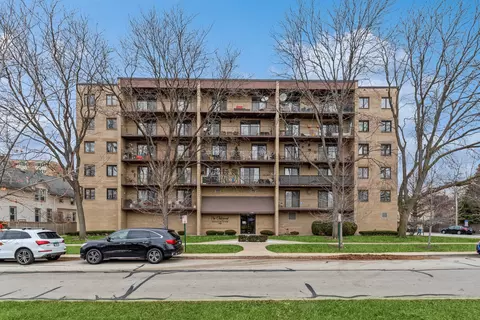 1380 Oakwood Ave #206, Des Plaines, IL 60016