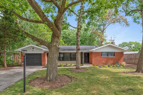 1405 Warrington Rd, Deerfield, IL 60015