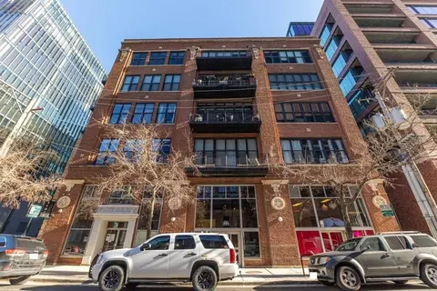 215 N Aberdeen St #309B, Chicago, IL 60607