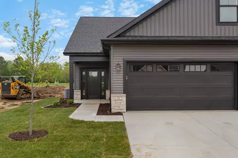 15 Prairie Trl, Monticello, IL 61856