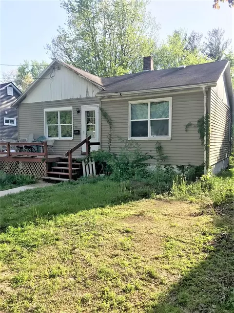 715 Jackson Ave, Dixon, IL 61021