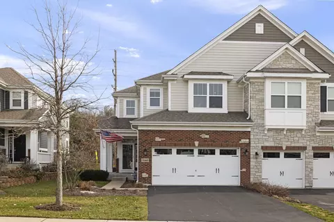 3 S665 Breme Dr E, Warrenville, IL 60555