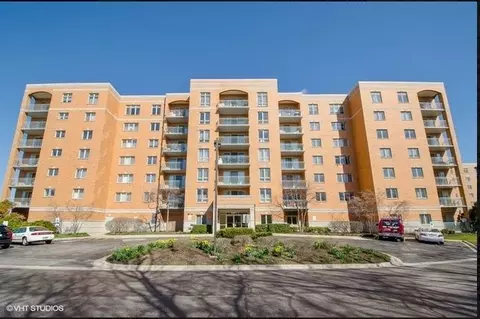 6801 N Milwaukee Ave #402, Niles, IL 60714