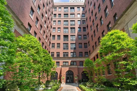 400 W Deming Pl #2K, Chicago, IL 60614