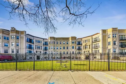 6832 S South Shore Dr #2, Chicago, IL 60649