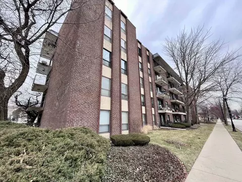 6330 N Lincoln Ave #2C, Morton Grove, IL 60053