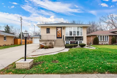 1063 S Center St, Bensenville, IL 60106