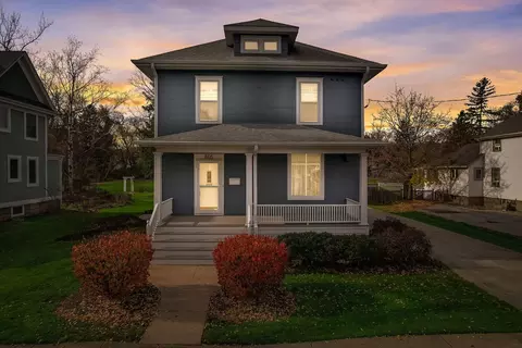 805 Clay St, Woodstock, IL 60098