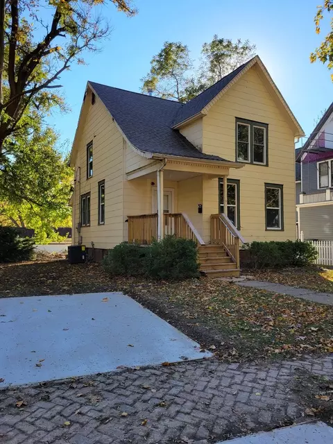 611 W Stoughton St, Urbana, IL 61801