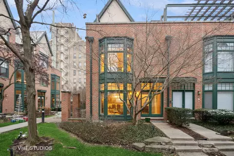 101 N Euclid Ave #34, Oak Park, IL 60301