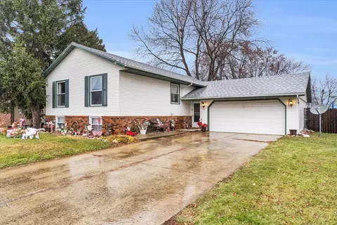 1067 Pinecrest Dr, Rantoul, IL 61866