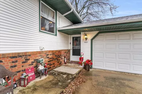 1067 Pinecrest Dr, Rantoul, IL 61866 photo 4