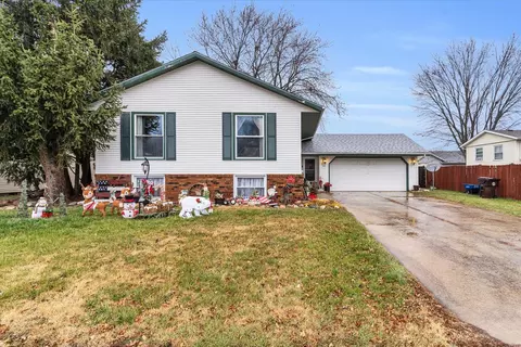 1067 Pinecrest Dr, Rantoul, IL 61866 photo 2