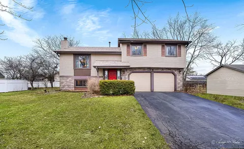 1380 Spinnaker Ln, Hanover Park, IL 60133
