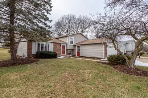 358 Teal Rd, Lindenhurst, IL 60046