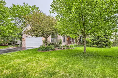 949 Carmen Rd, Sugar Grove, IL 60554