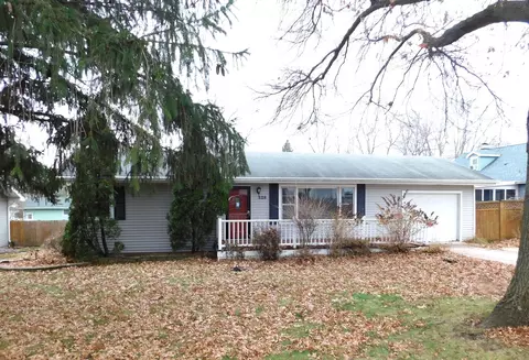 328 Farview Dr, North Aurora, IL 60542