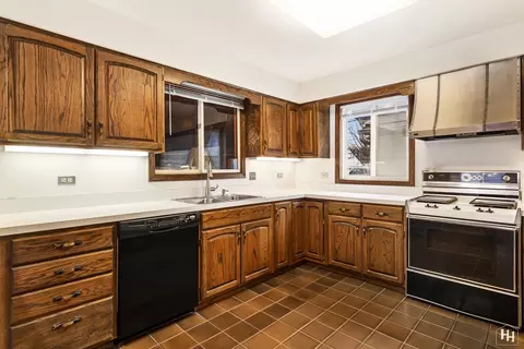 1125 Webster Ln, Des Plaines, IL 60016 photo 12