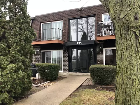 795 Grove Dr #203, Buffalo Grove, IL 60089
