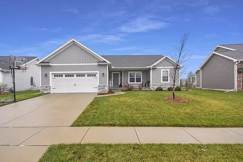 1705 Keybridge Way, Bloomington, IL 61704