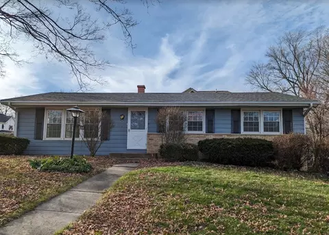 640 Prairie Ave, Barrington, IL 60010
