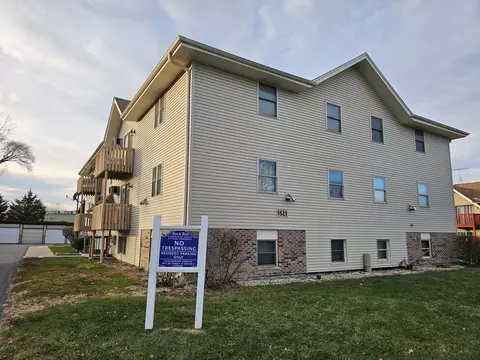 1521 Pioneer Rd #3, Crest Hill, IL 60403