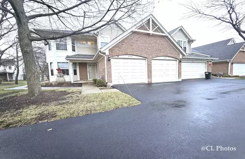 2132 Stirling Ct #2132, Hanover Park, IL 60133