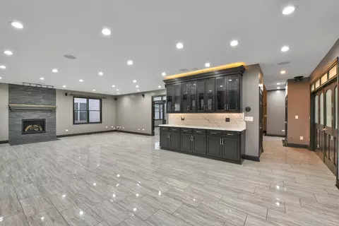 972 E Red Oak St, Addison, IL 60101 photo 2