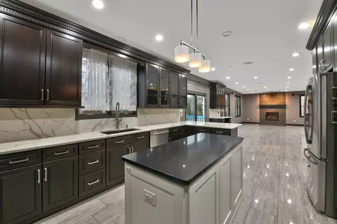 972 E Red Oak St, Addison, IL 60101 photo 8