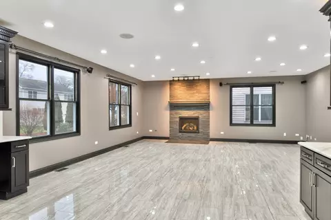972 E Red Oak St, Addison, IL 60101 photo 3