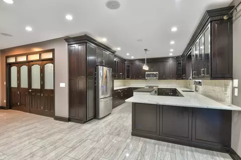 972 E Red Oak St, Addison, IL 60101 photo 6
