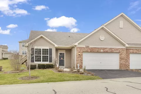 7044 Hidden Green Cir, Fox Lake, IL 60020