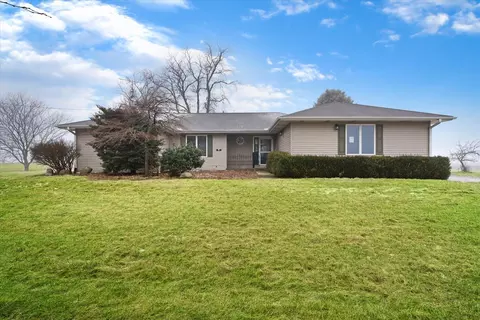 327 N 900 E Rd, Gibson City, IL 60936