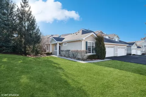 1547 W Remington Ln, Round Lake, IL 60073
